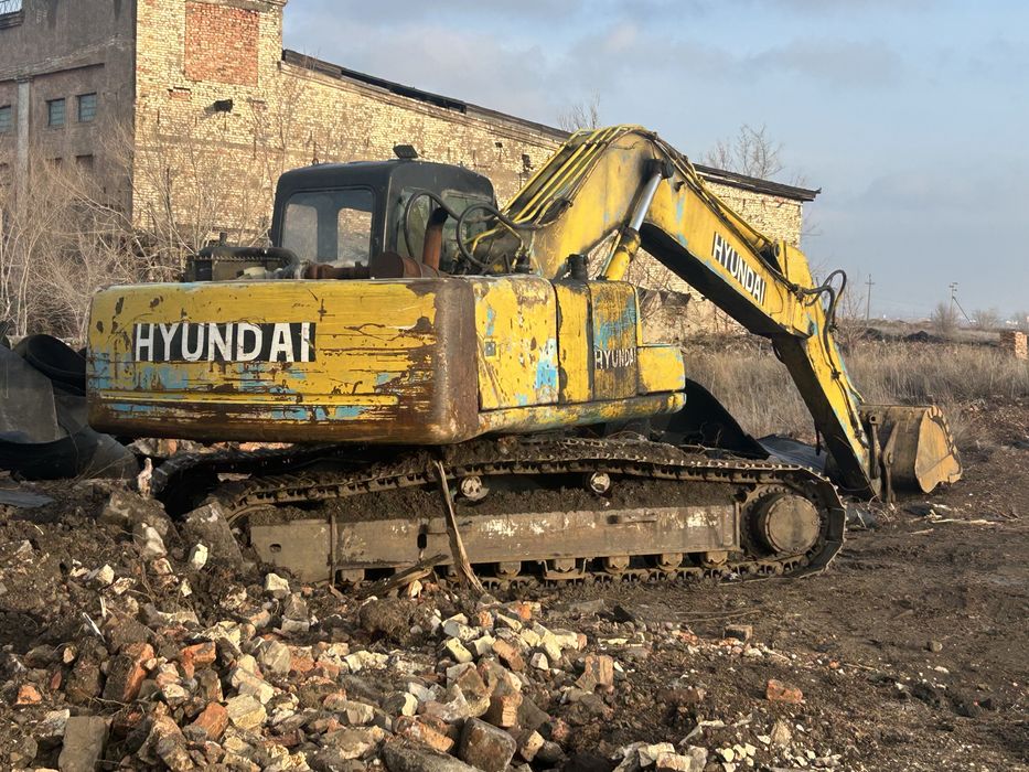 Экскаватор с гидромолотом