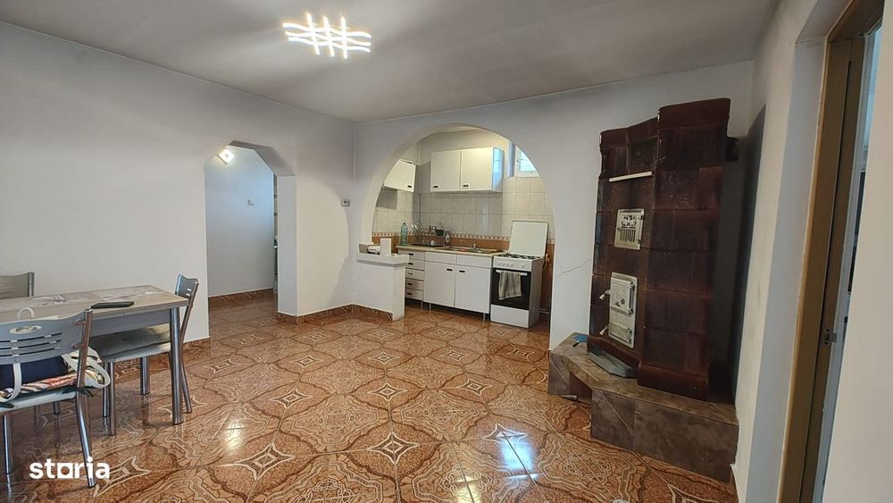 De vanzare casa,zona Ceangai