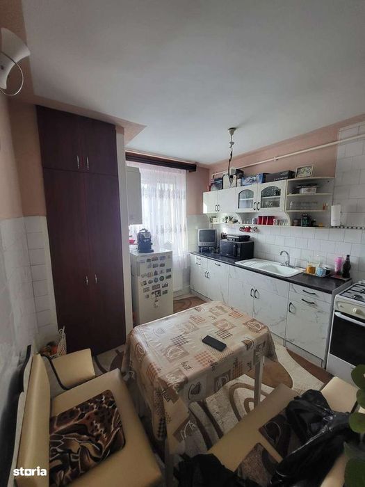 Apartament 2 camere, etaj 2 | Micro 2-zona excelenta | balcon si garaj