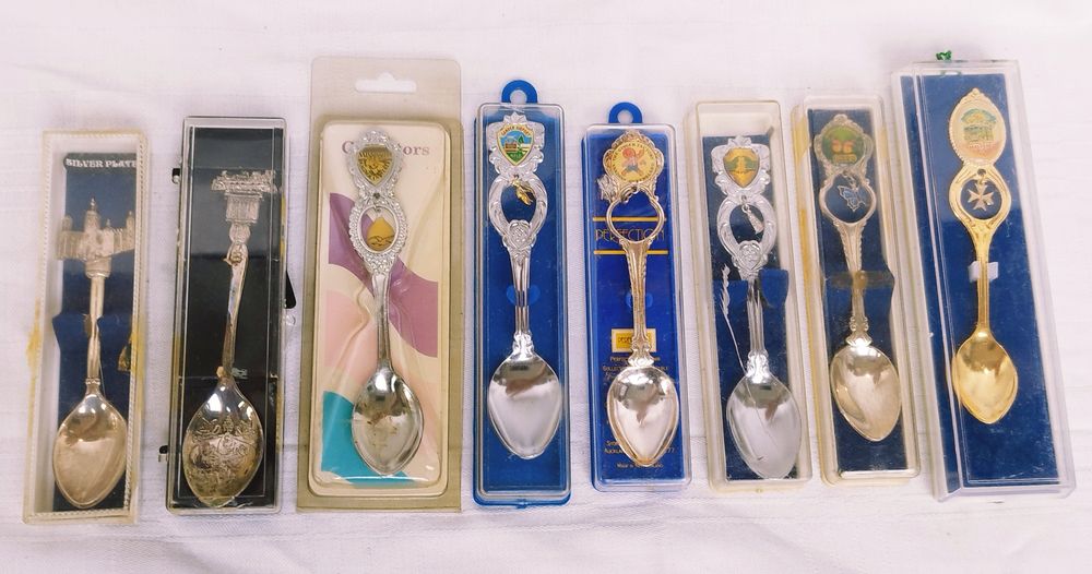 Lot 8 lingurite suvenir placate cu argint, de colectie, din anul 1994.