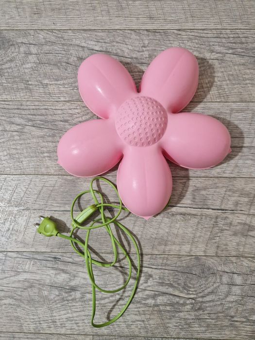 Lampă roz pentru camera fetite Ikea