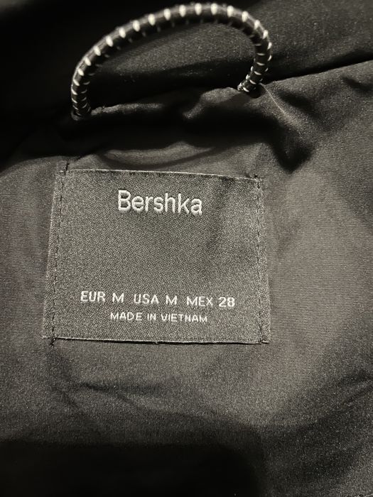 Черно яке Bershka