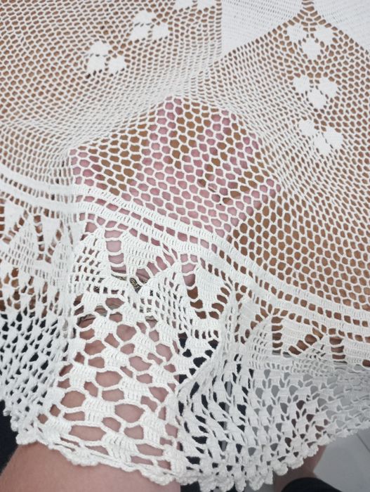 Покривка на една кука за голяма обла маса