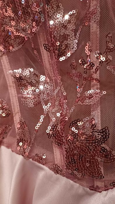 Елегантна рокля в розово