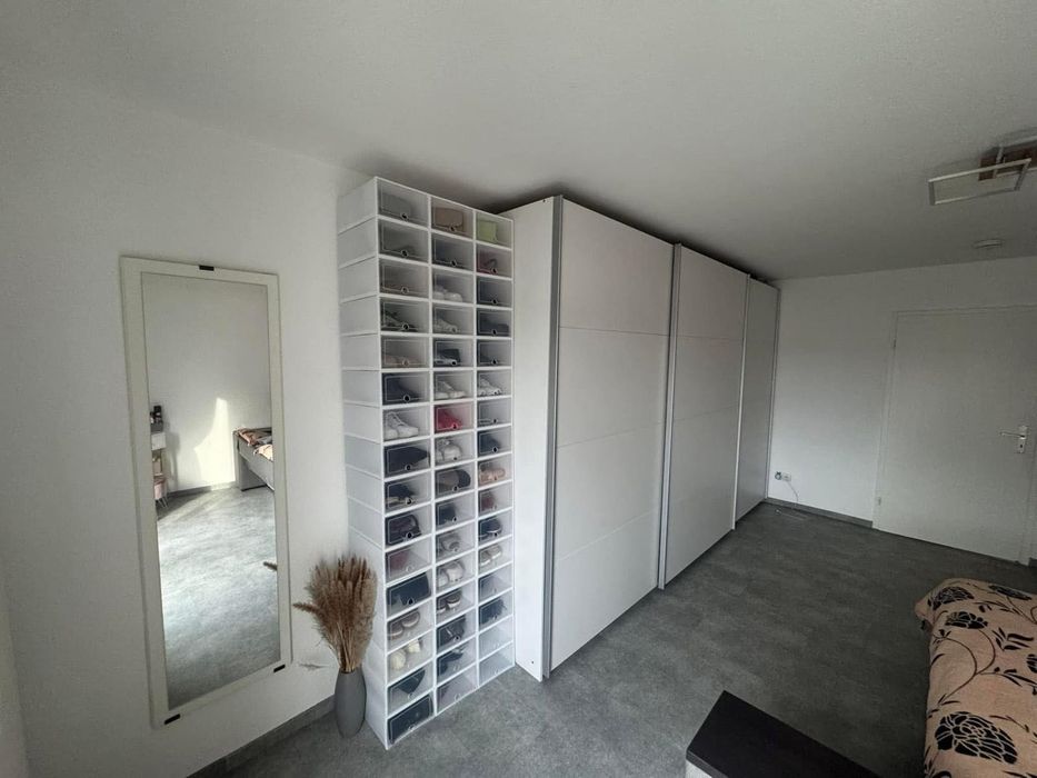 Dulap cu uși culisante. L360xÎ230 cm.