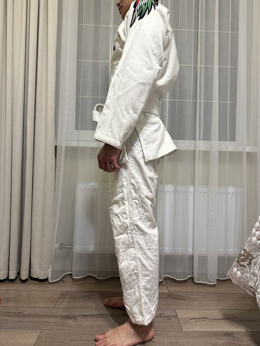 Кимоно для джиу джитсу или грэпплинга