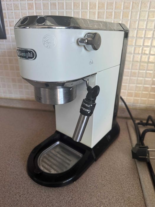 Espressor DeLonghi Dedica – stare foarte bună, compact