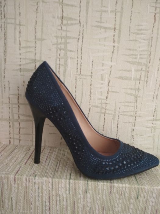Вечерние туфли на шпильке