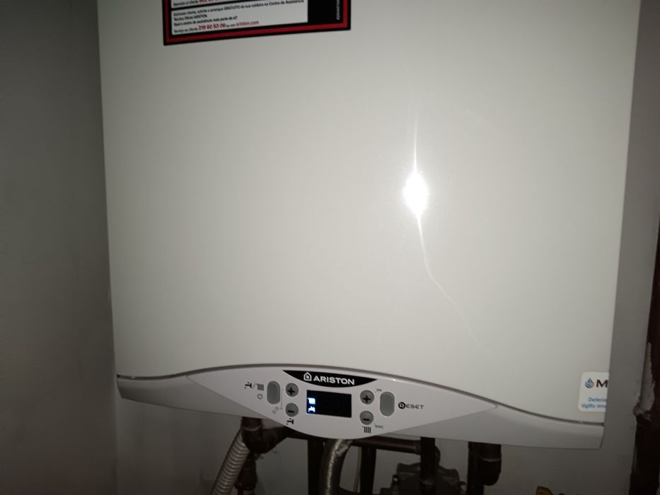 Centrala gaz condensare Ariston cares premium 24kW