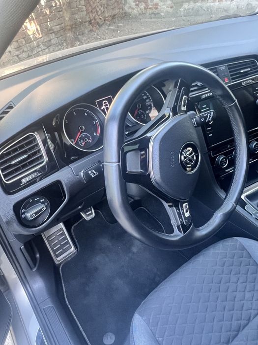 Vând Volkswagen Golf 7