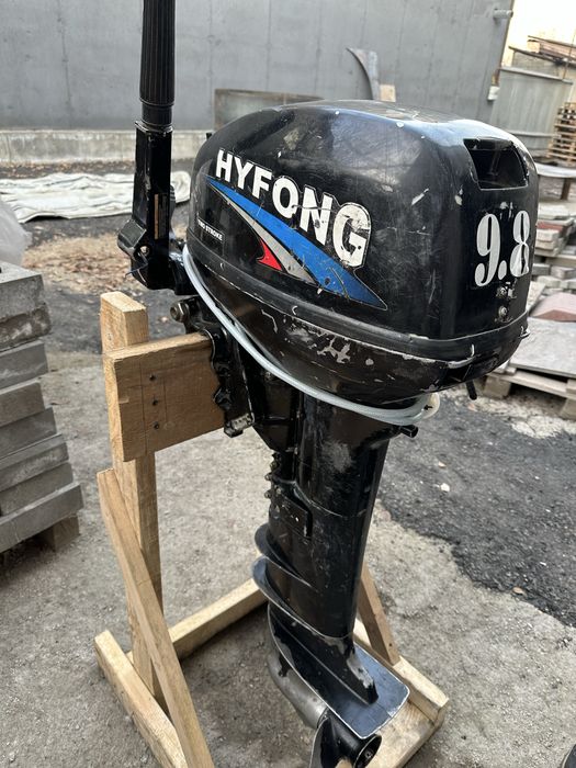 Лодочный двигатель