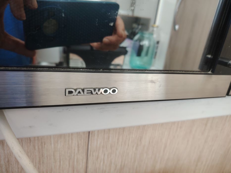 Продам микроволновку  на запчасти