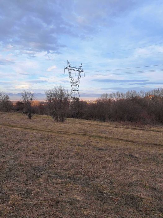 Продавам парцел в с. Лозен