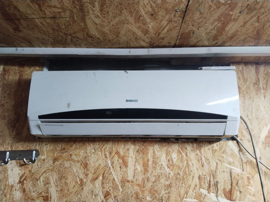 Кондиционер в хорошом состояние рабочи