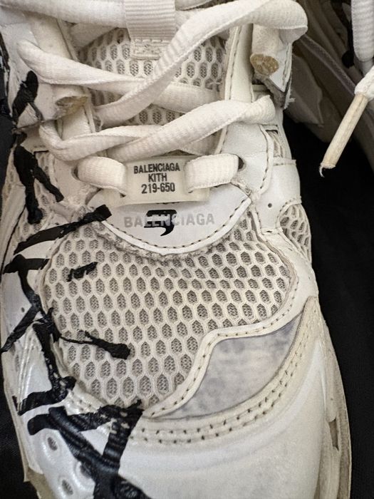 Balenciaga runner white graffiti