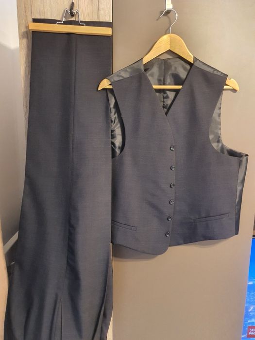 Vand costum marimea 52-54