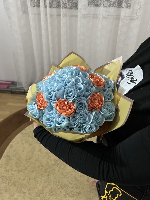 Vând buchete de florii