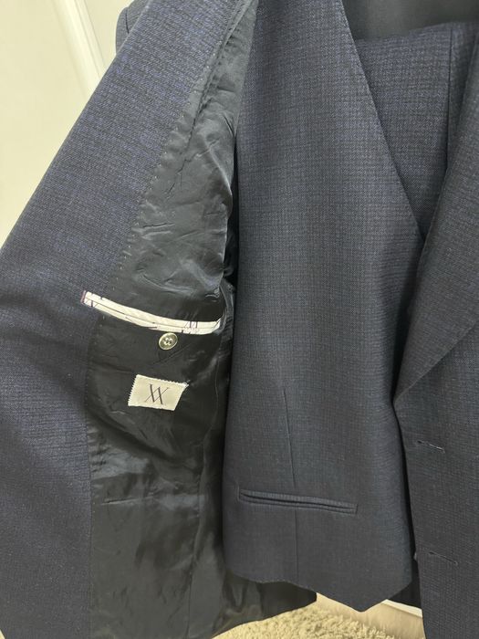 Продается мужской костюм