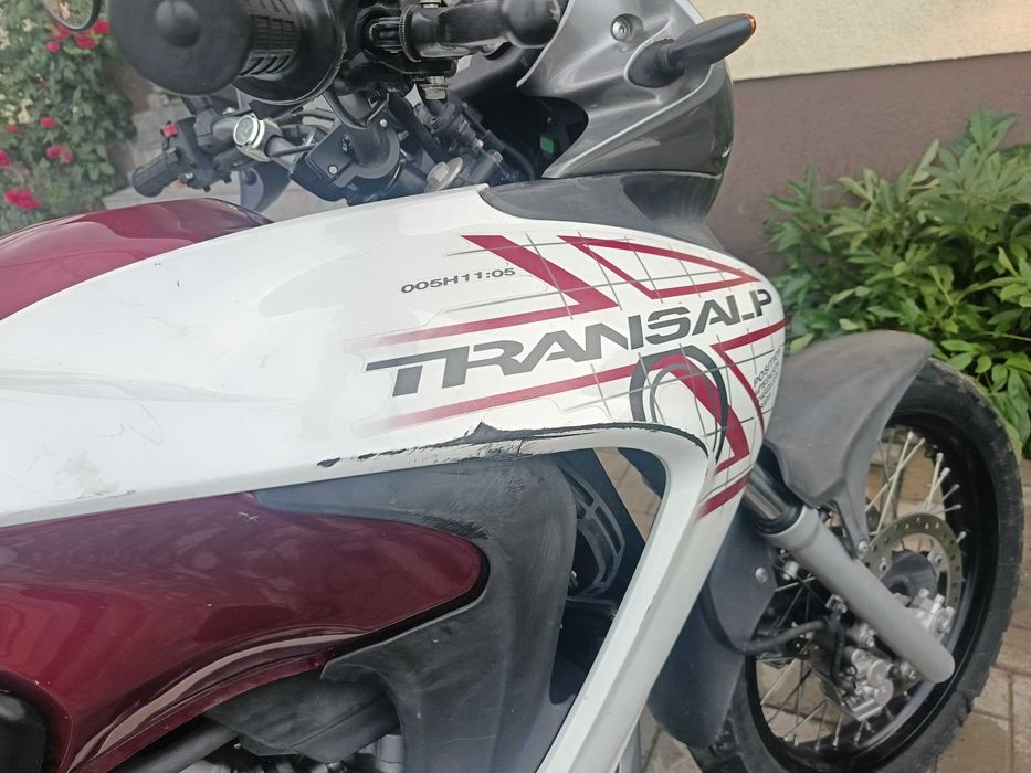 Vând Honda Transalp700