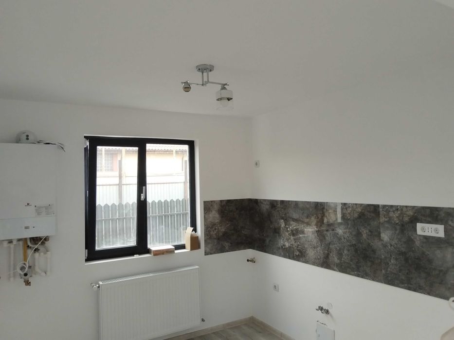 Casa noua de vanzare cu utilitati: gaze, curent, apa și canalizare