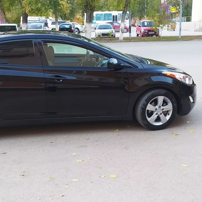 Хундай элантра,2013 года