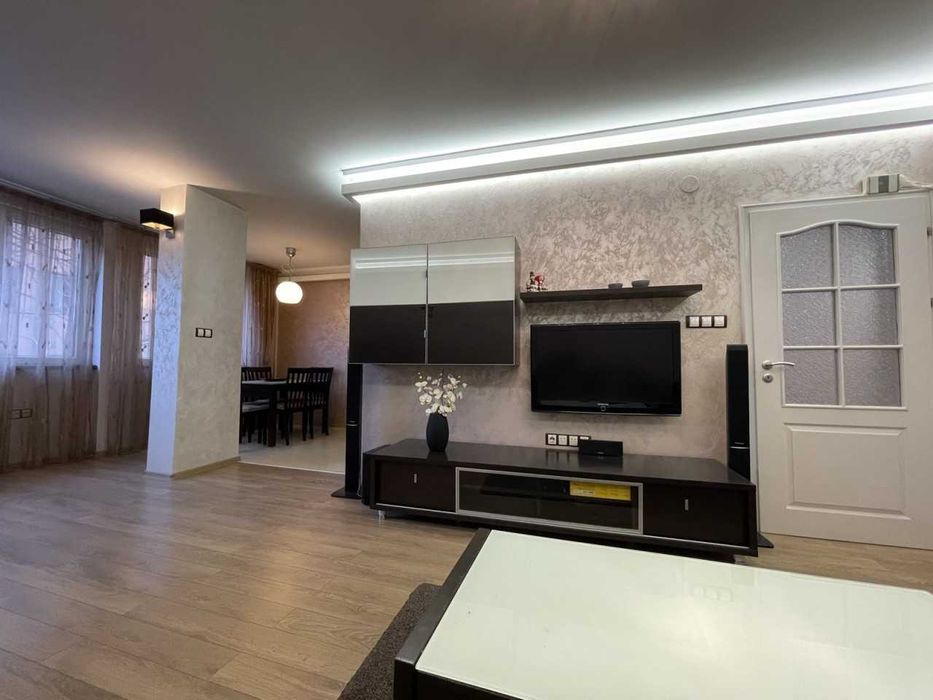 Продава се Тристаен апартамент в Пловдив, Каменица 1 - 89 кв.м за 1009 €/кв.м - Снимка #2