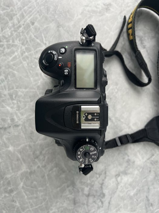 Тяло Nikon D7100 на 23К кадъра