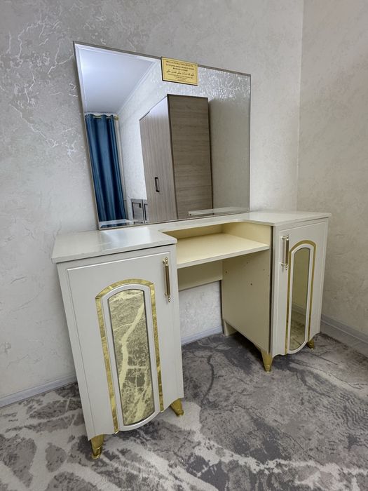 Shkaf , 2 ta krovat va tyurmo sotiladi