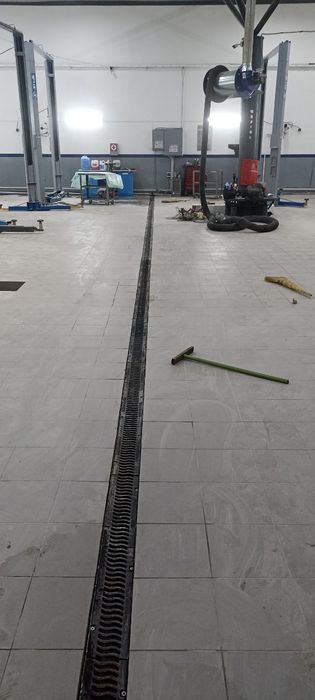 Лоток, линейной вода отвод, арик ховлида брусчатка. Полиуретановые пол