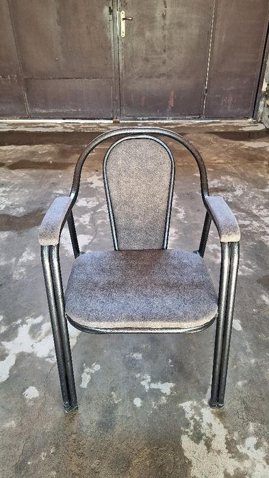 Stullar hovli uchun juda baquvvat