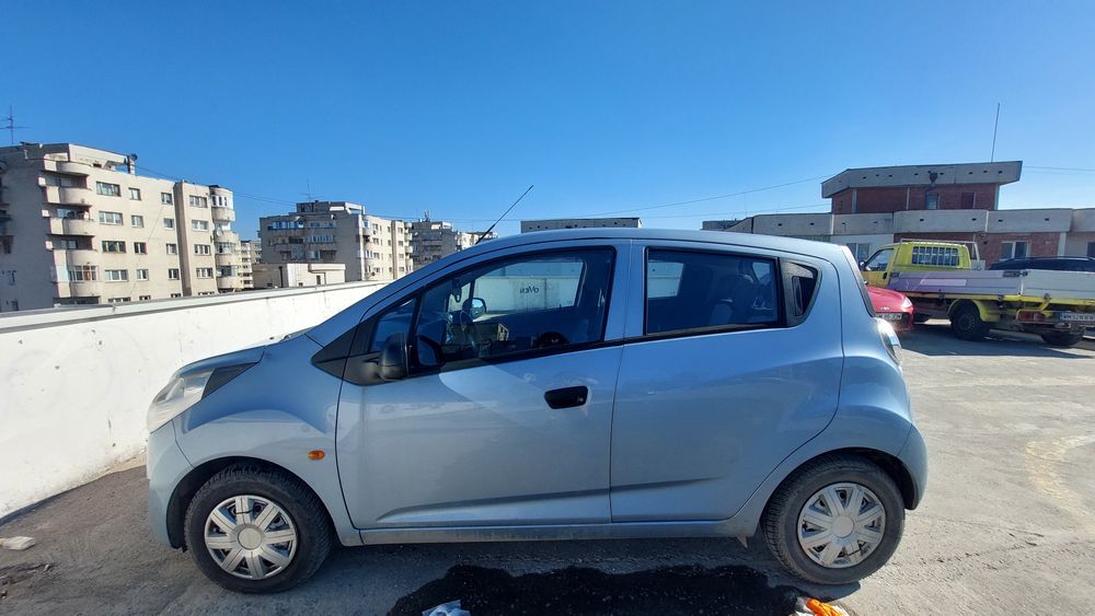 Vând Chevrolet Spark