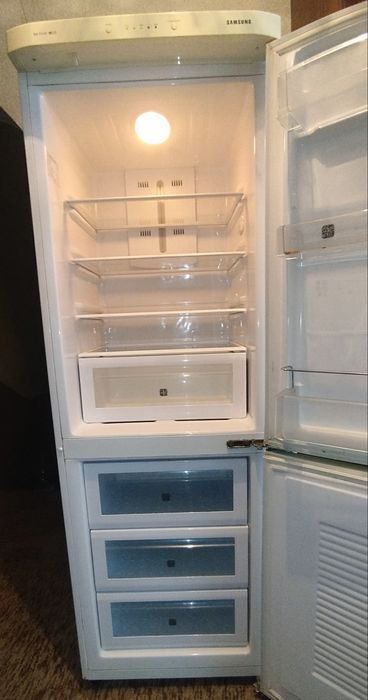 Хладилник с долен фризер SAMSUNG САМСУНГ RL33SBSW (гр.Търговище)