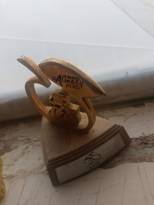 Tour of Almaty 2015 sovrini – Metall haykalcha