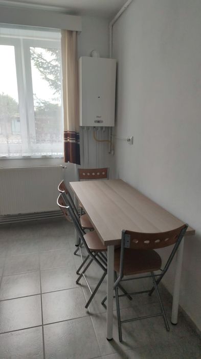 Închiriez apartament cu 2 camere, cartier Vasia, disponibil de la 1.04
