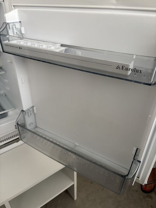 Хладилник за вграждане под плот Electrolux