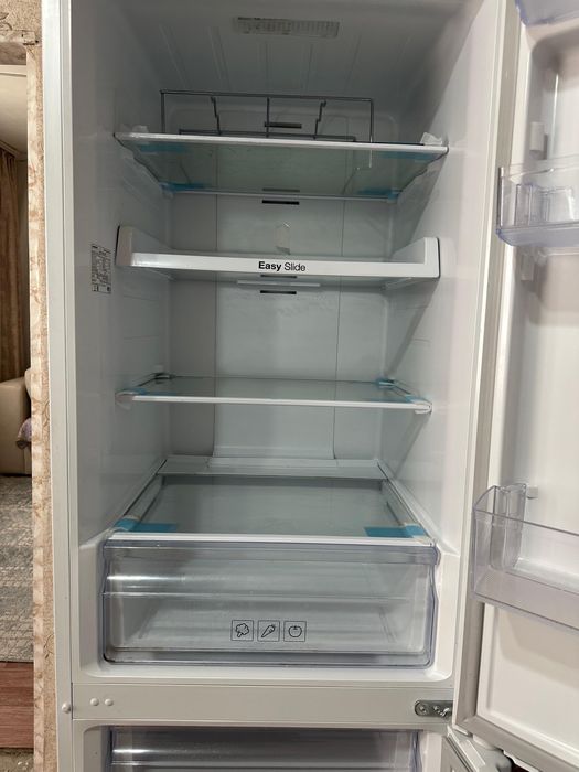 Холодильник , диван сатылады