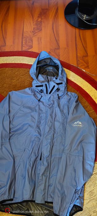 Vând Geaca vaude impermeabila L