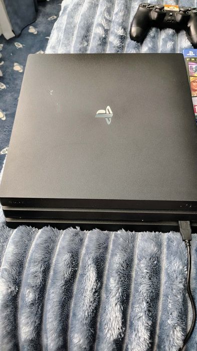 PS 4 pro 1T-11 игри подарък