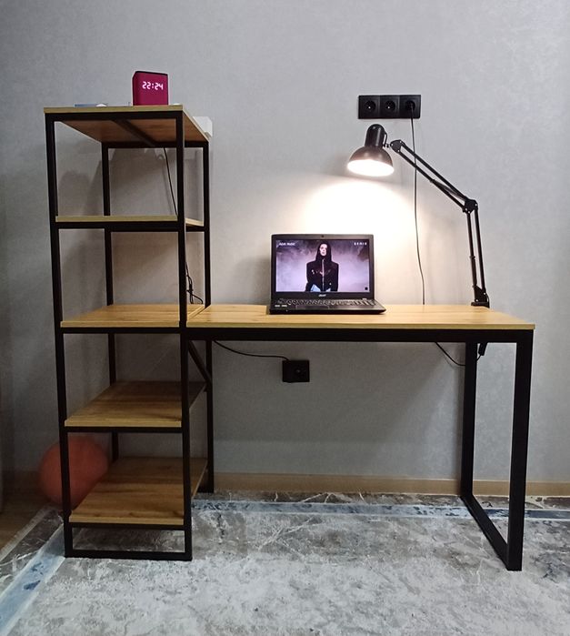 Письменный стол-стеллаж