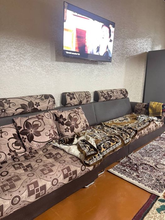 Oshhona uchun ugolokli divan