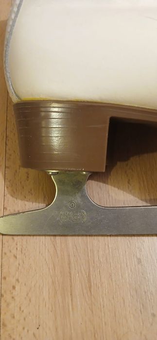 Коньки взрослые кожаные