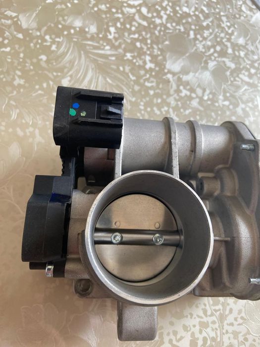 Продам дроссель на Lada Granta