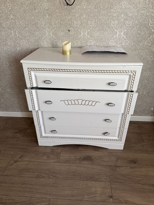 Шкаф трехдверный  и комод