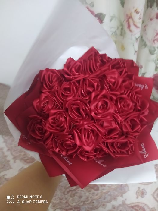 Розы из атласных лент