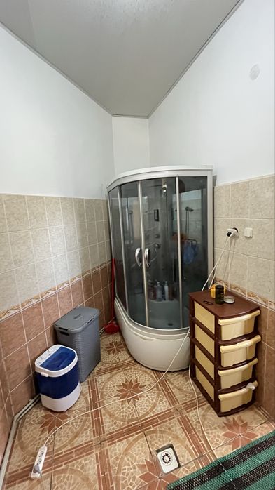 Үй сатылады.