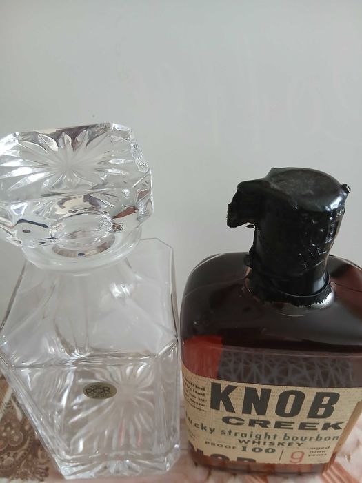Set whisky decantor cu bourbon- 750 ml