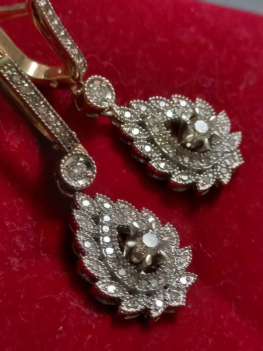 Продам золотые серьги