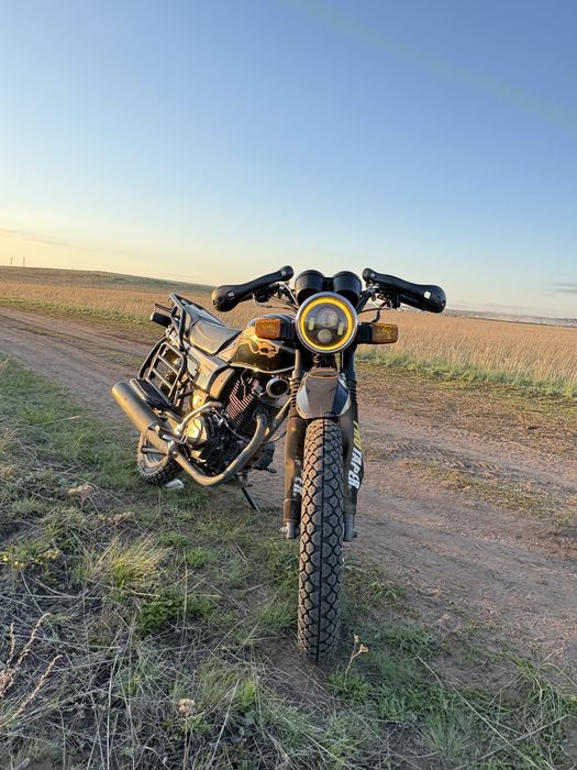 Мотоцикл GSX200.