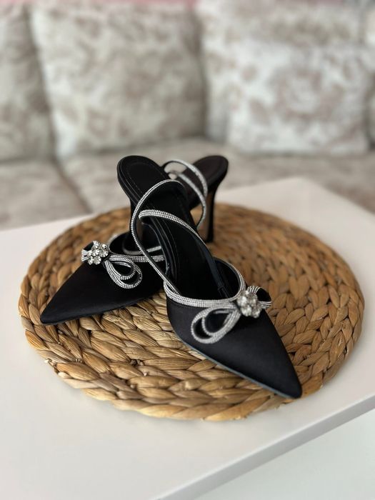 Обувки с ток различни модели