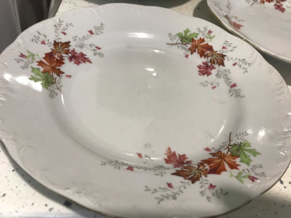 Порцеланови чинии и купи-лот